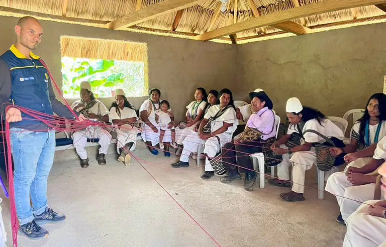 Puente peatonal para comunidad indígena